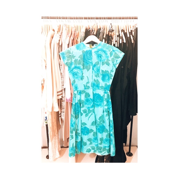 1950s rare and gorgeous floral print Betty Draper dress - Picture 1 of 2